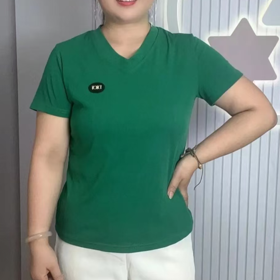 夏季简约纯色修身遮肉宽松时尚漂亮妈妈大码女士V领短袖T恤 到手价¥18.80