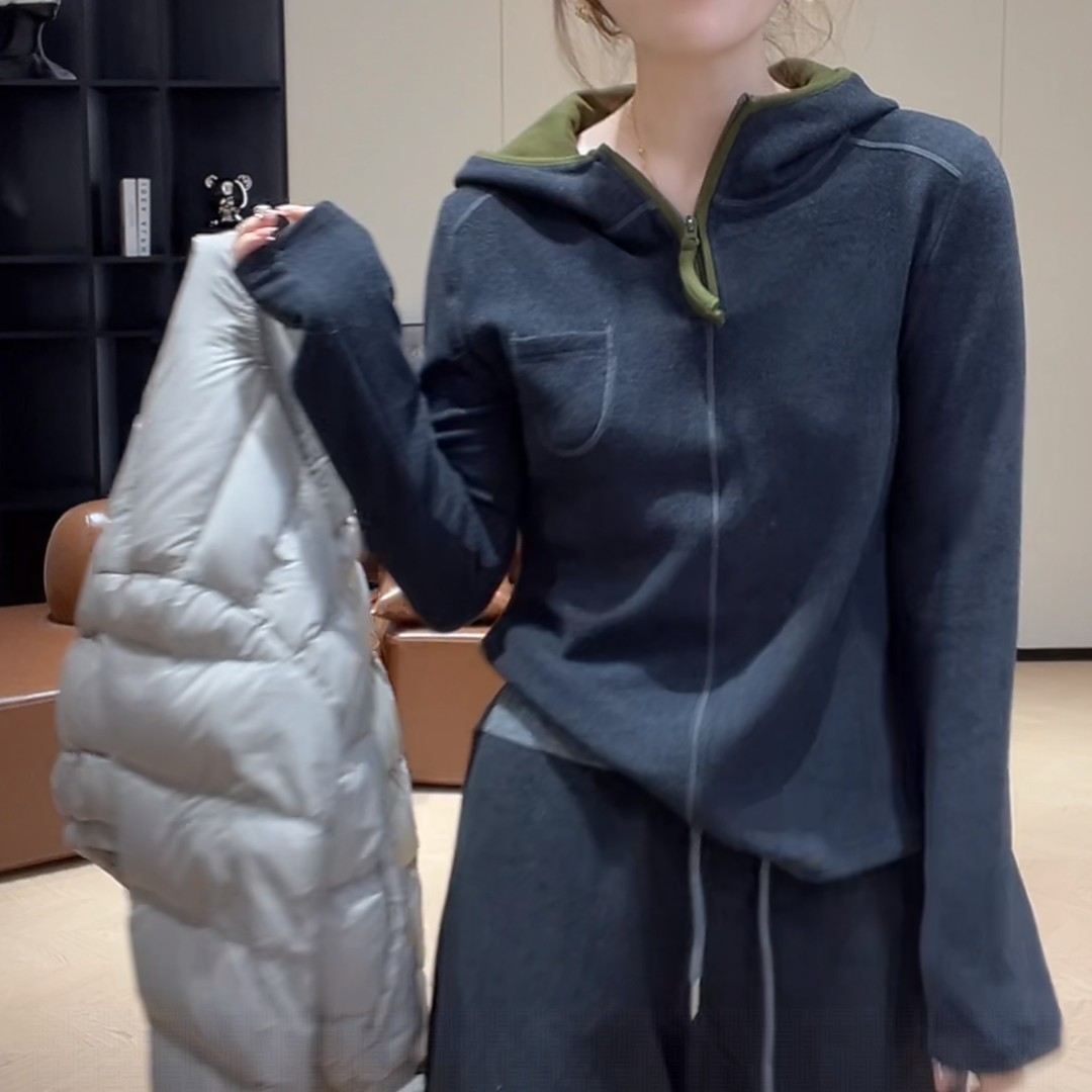 德绒撞色拉链设计感连帽长袖卫衣女秋季新款时尚百搭休闲气质上衣 到手价¥29.90